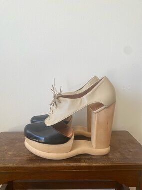 INCREDIBLE Jeffrey Campbell Two-Tone Platform Lace-Up Heels in Black and Taupe